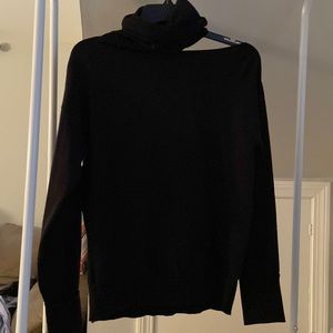 525 cold shoulder collarbone sweater